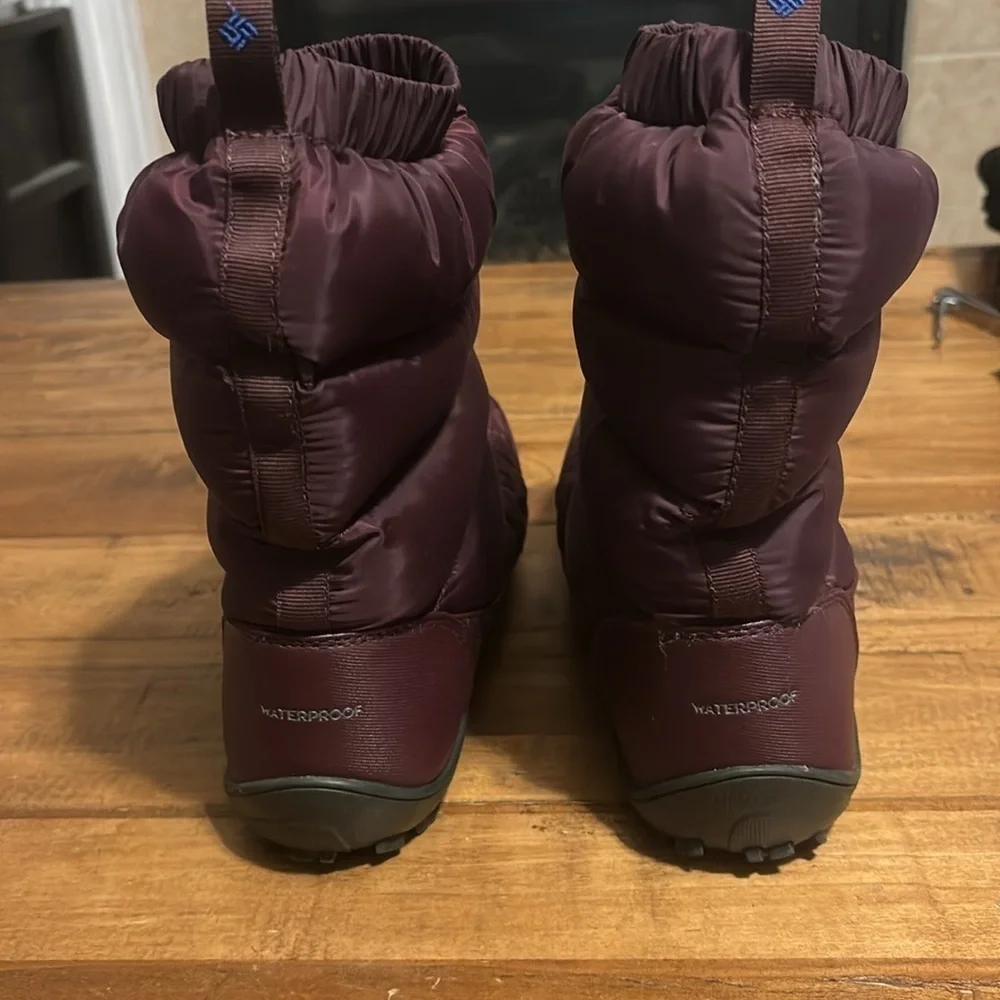 Columbia Minx™️ Slip Boot in Epic Plum size 9, some small scuffs…